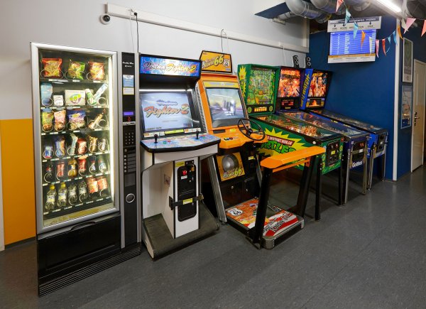 Игровые залы онлайн в автоматы с оплатой виза электрон фонбет на нокия 301